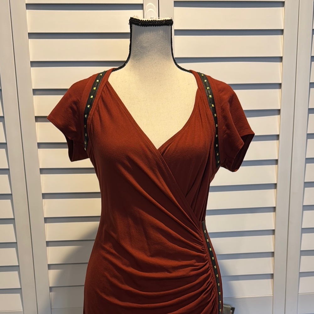 Carmen Marc Valvo NWT V-Neck with gold studs and Leather trim Midi Dress. - Picture 2 of 10